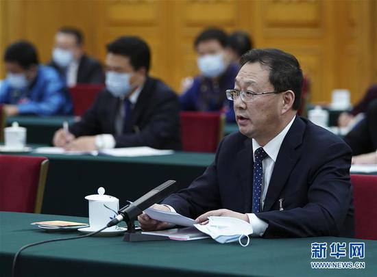 5月22日，全國人大代表霍照良參加內蒙古代表團的審議并發(fā)言。新華社記者 謝環(huán)馳 攝