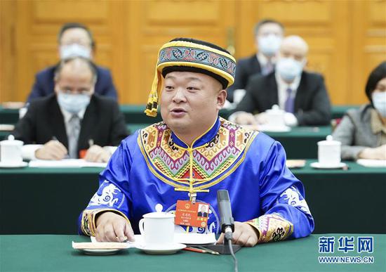  5月24日，全國人大代表宋慶禮參加湖北代表團的審議并發(fā)言。新華社記者 黃敬文 攝