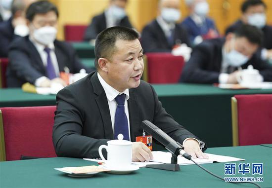  5月24日，全國人大代表張文喜參加湖北代表團的審議并發(fā)言。新華社記者 黃敬文 攝